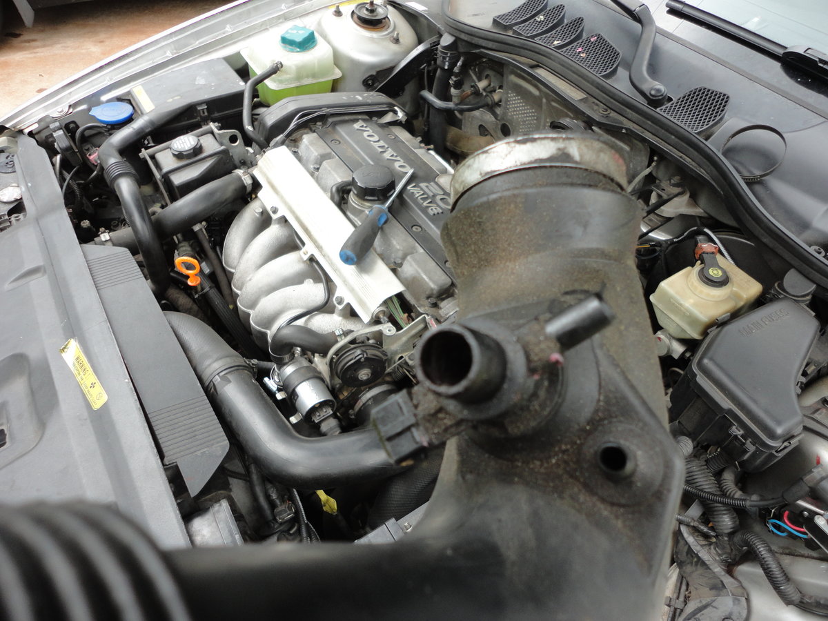 PTC Nipple on air pipe has three vacuum connections and an electrical connection.