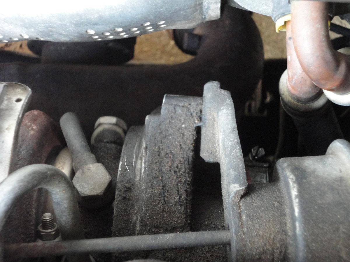 Hose clamp at turbo barely visible below heater lines.