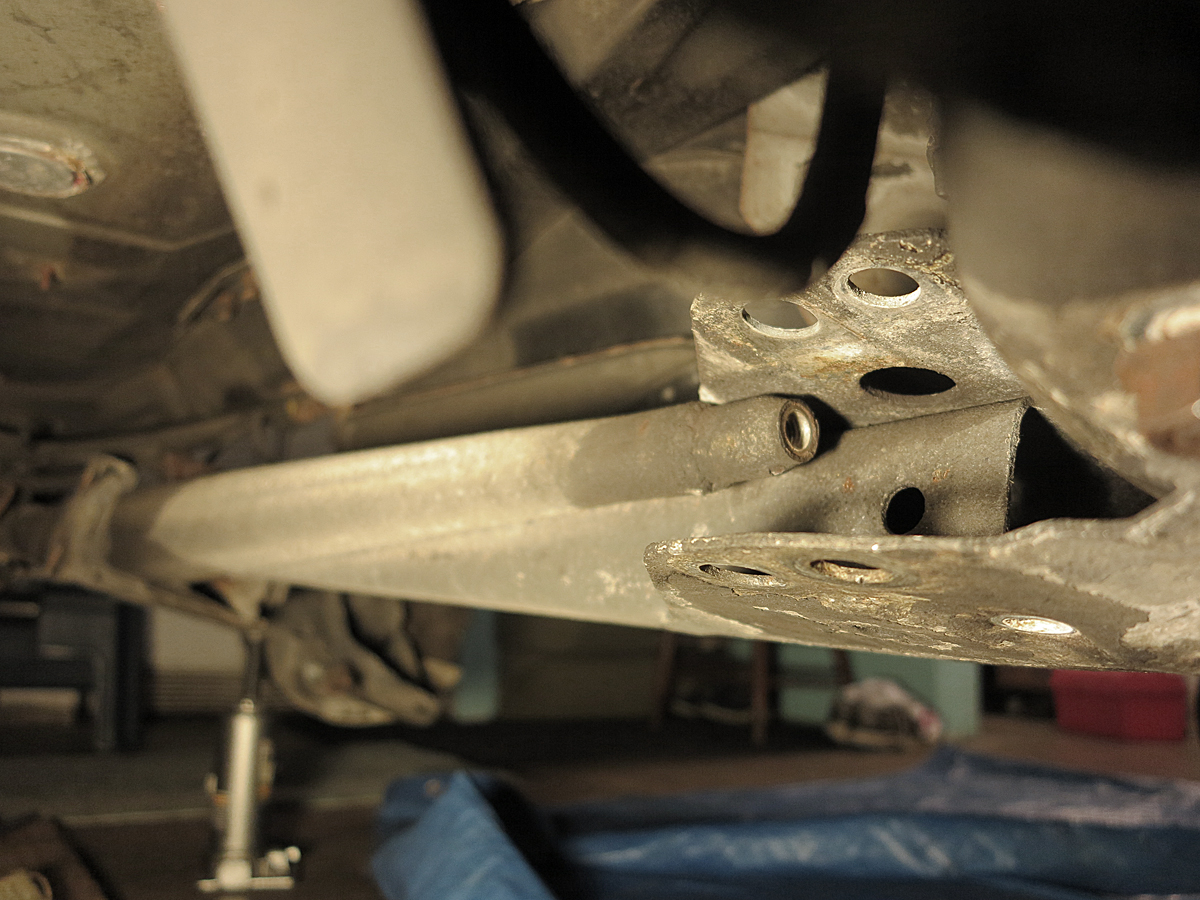 driver side anchorage mount removed - 18mm bolt