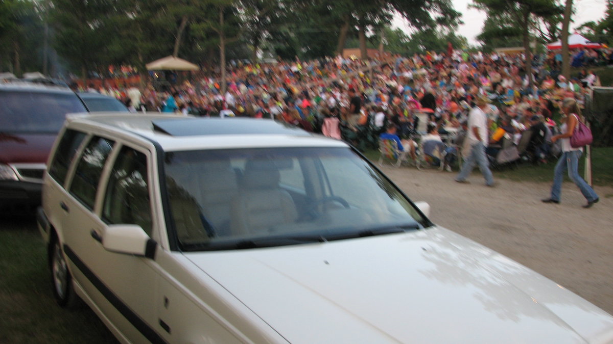 Parrot headed chaos only beginning. Day two of ten for their festival.