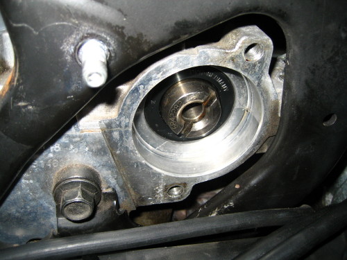 Exhaust rear cam seal is dry.