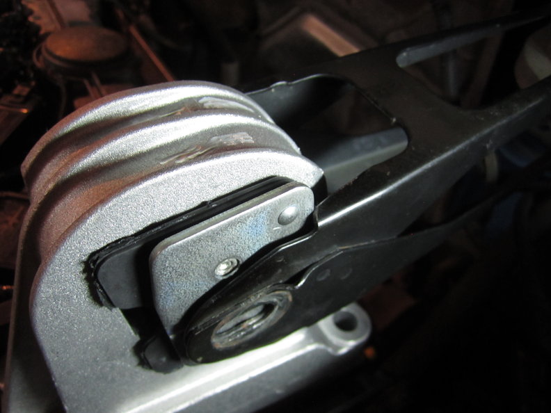 Top mount clashes with black frame