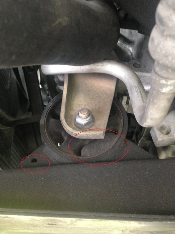 2001 V40 Front engine mount from LHS