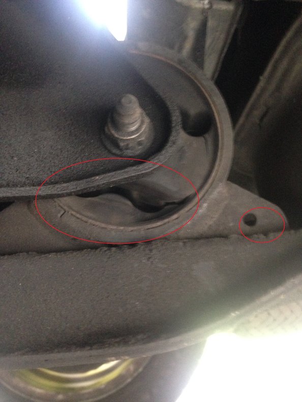 2001 V40 Rear engine mount viewed from LHS