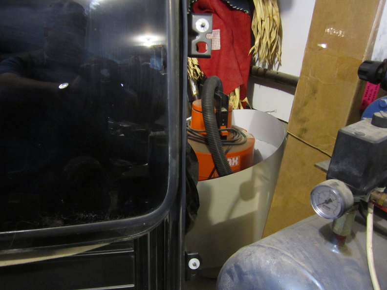 Trying to show front 2 RH roof retaining brackets