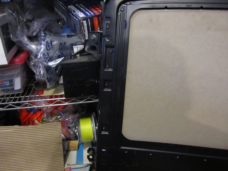 RH front brackets. Again there is a 3rd at the rear edge.