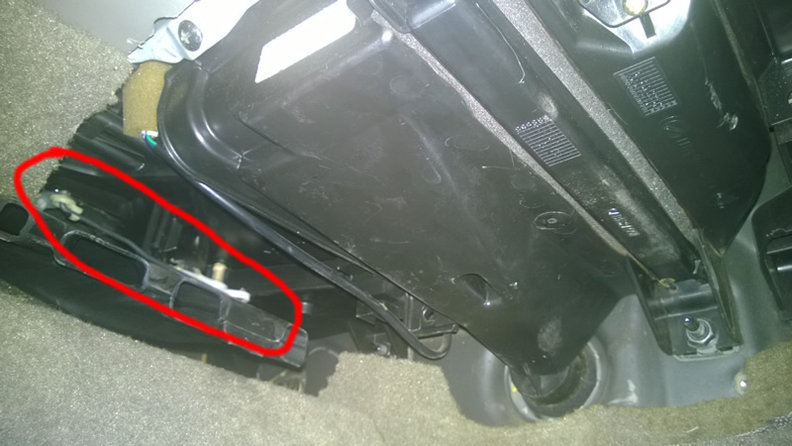 where red is circled is only place that looks like it would be blend door