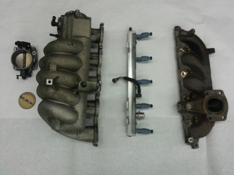 N/A manifold and throttle body. R exhaust manifold. Blue or white injectors. (not my photo)