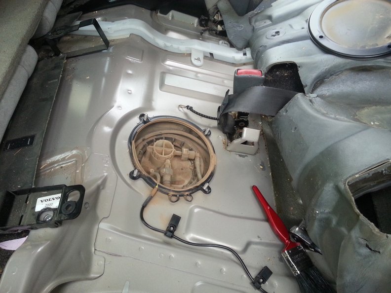 Hatch cover removed exposing the pump assembly.  The port is very dirty and needs a clean