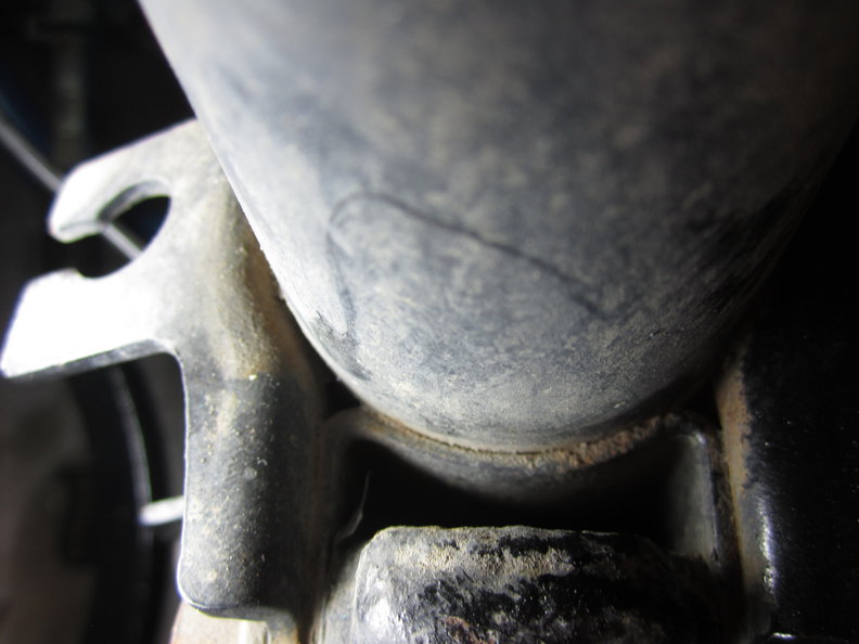 Knuckle to bottom of strut mounting