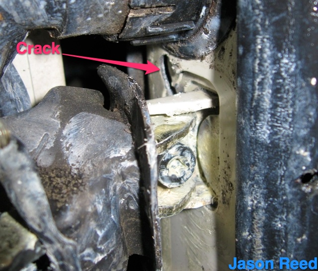 Crack in weld visible.jpg