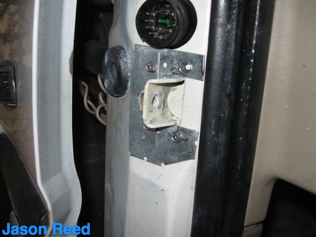 Tighten up the screws to pull plate to A-pillar.jpg