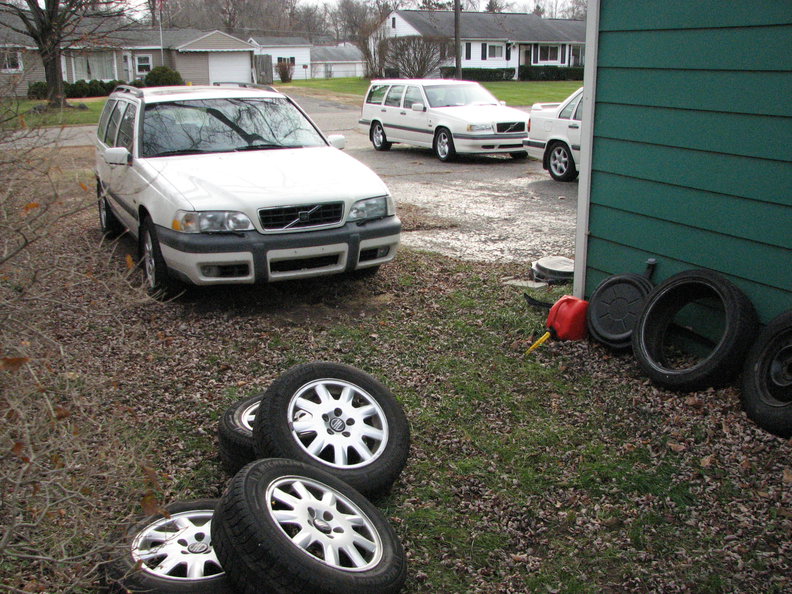 Whole lot of white in that driveway.