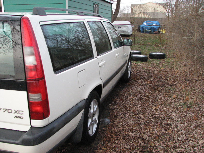 One more gratuitous photo. I do have a black car under cover.