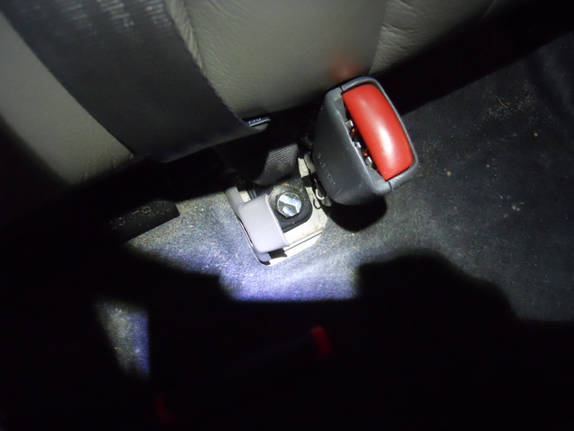 Additional seat belt bolt