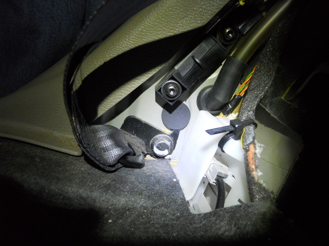 Seat belt bolt on side