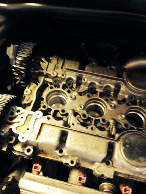 Star bolts on valve cover.