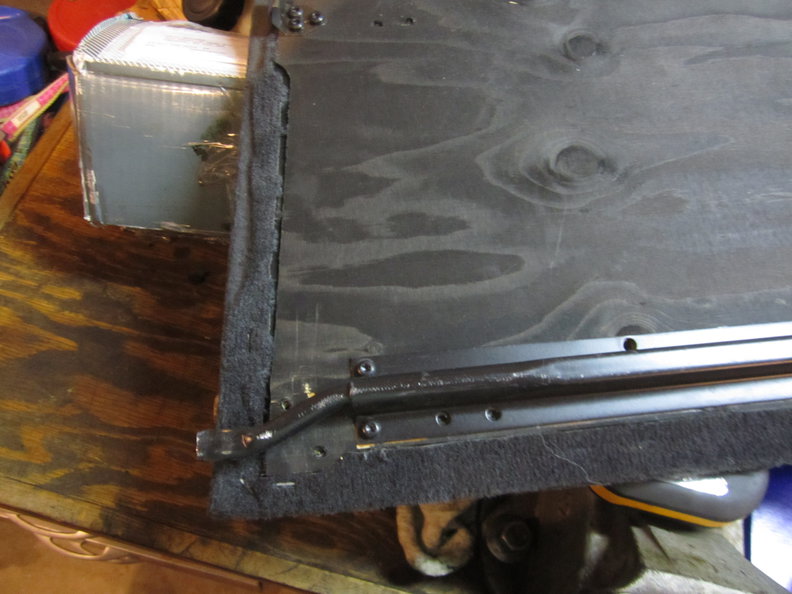 LH end of rear spare wheel cover