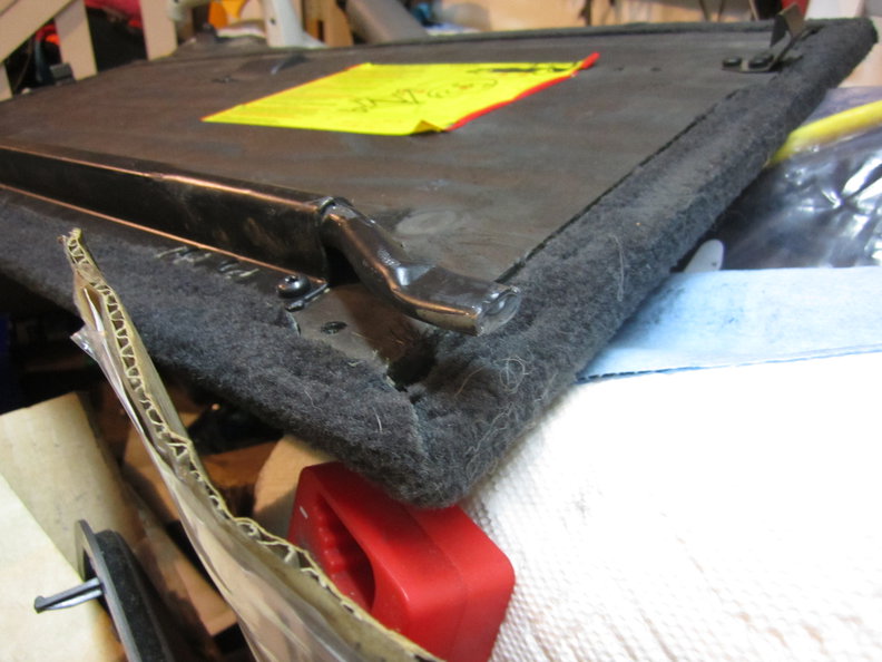 End view of RH end pivot arm