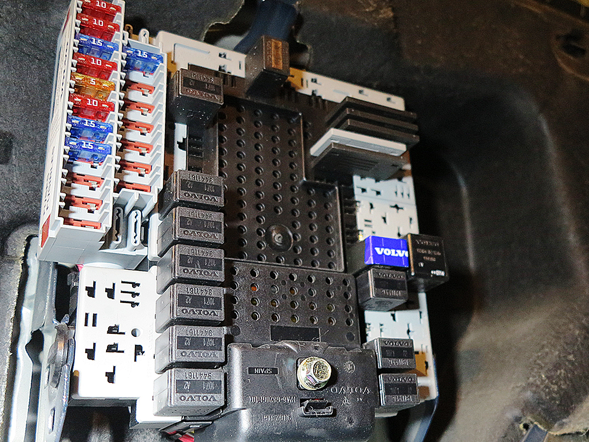 Single relay installed at MI5 - Rear Brake Light