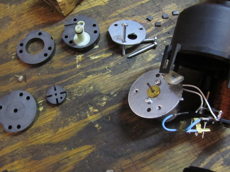 Close up of motor showing 2 T8 screws and pump parts