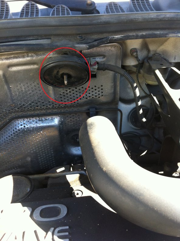 Sensor Volvo 850 engine.JPG