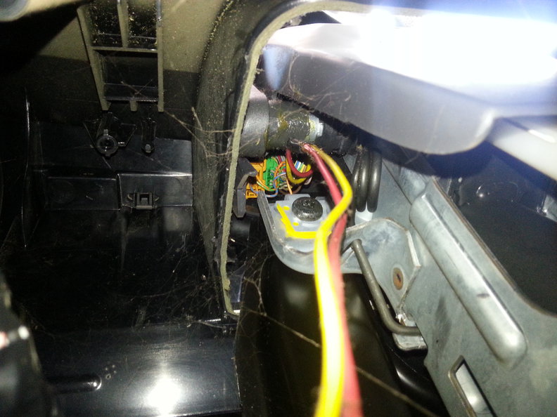 Red and yellow run up the column