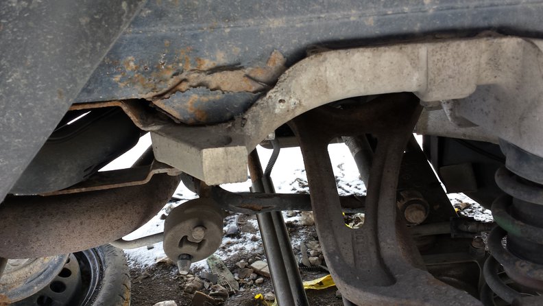 2000 V70XC RH side corrosion at rear