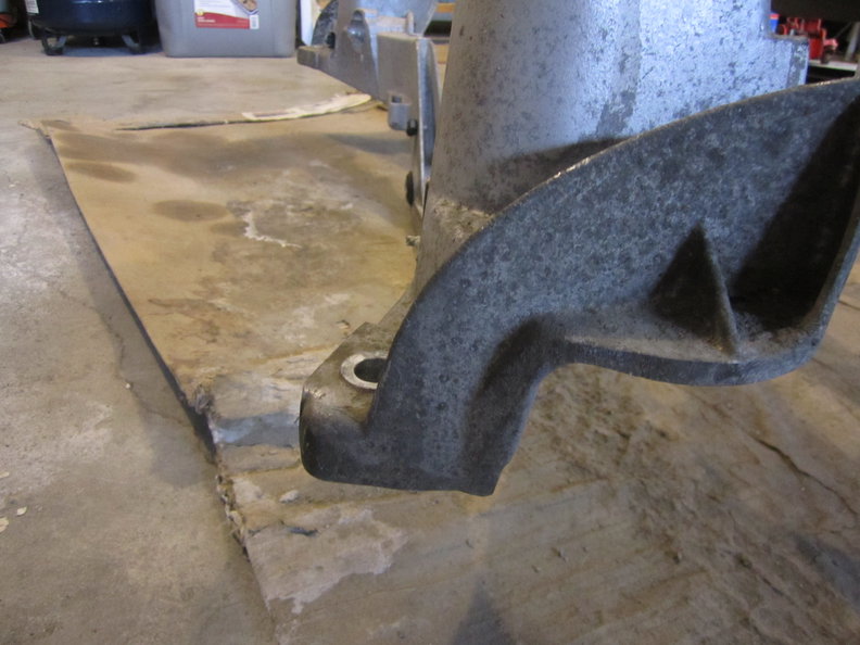 RH side front mounting bolt hole