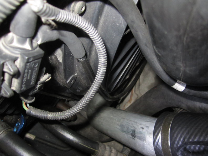 Plastic pipe to purge valve 2000 V70R