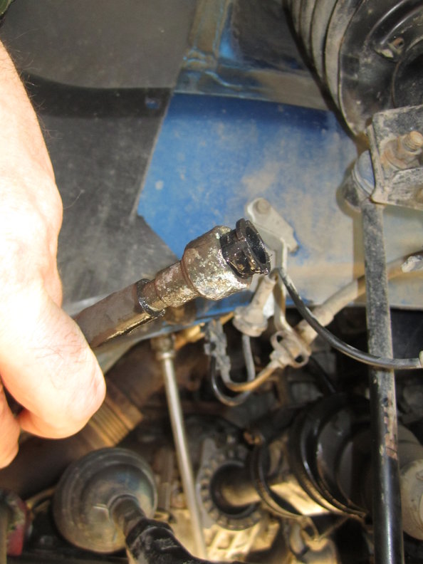 Pipe end from tank to engine