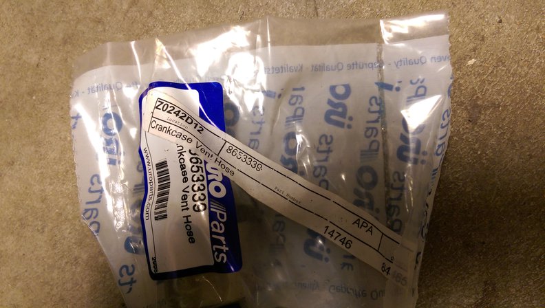 Crankcase vent hose, 8653339