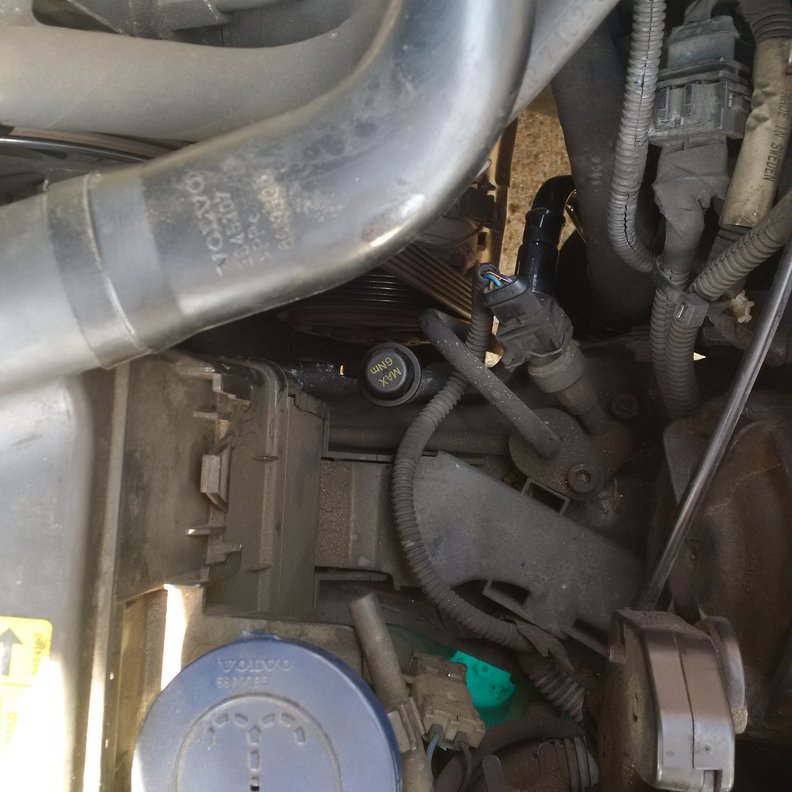 Is this the port I charge the refrigerant into?