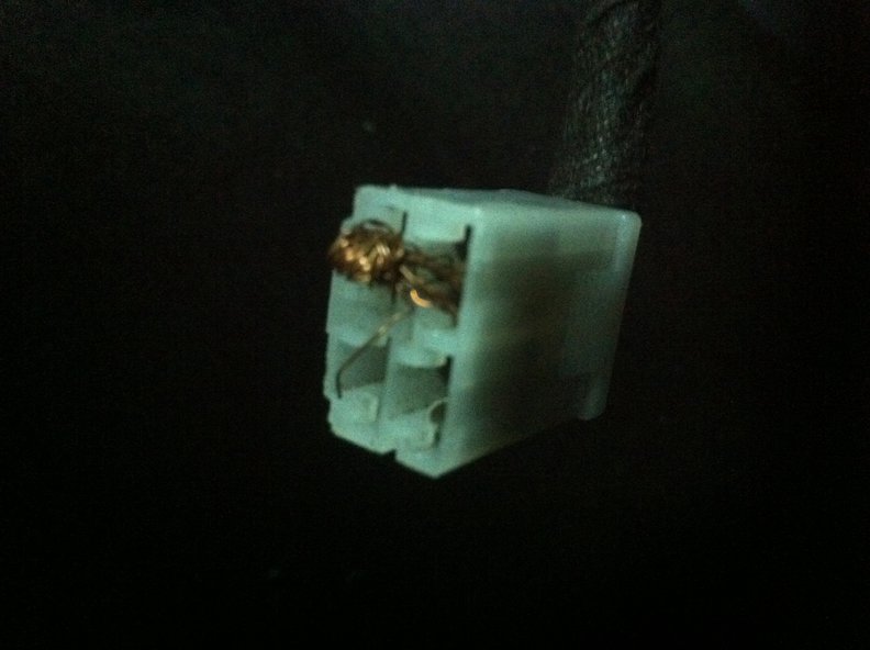 Female plug to blower resistor with copper wire inserted