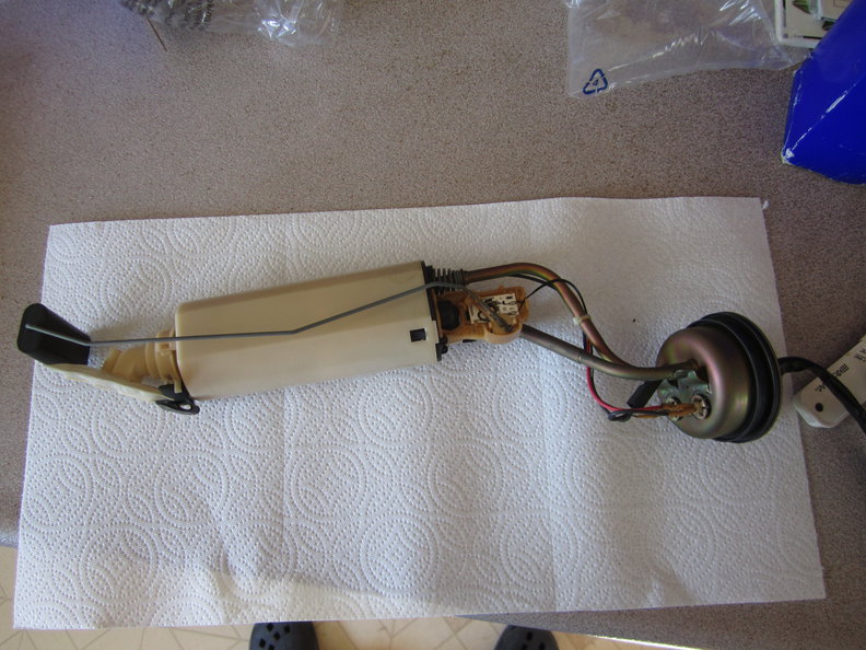RH fuel pump (1)