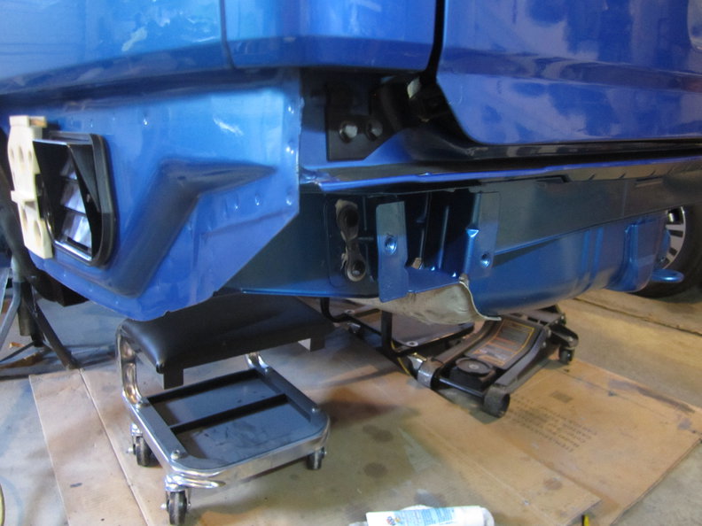 LH rear muffler mount retainer