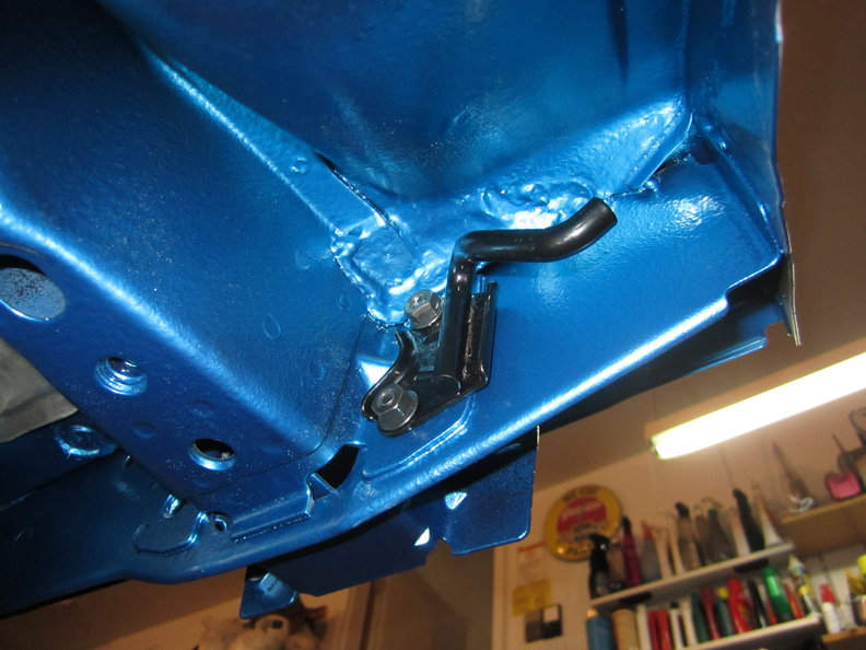 LH rear muffler mounting bracket