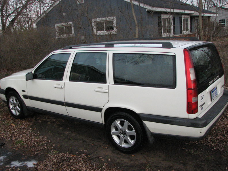 the rear window and tail gate had some black work. Also the bottom of the rear side windows.