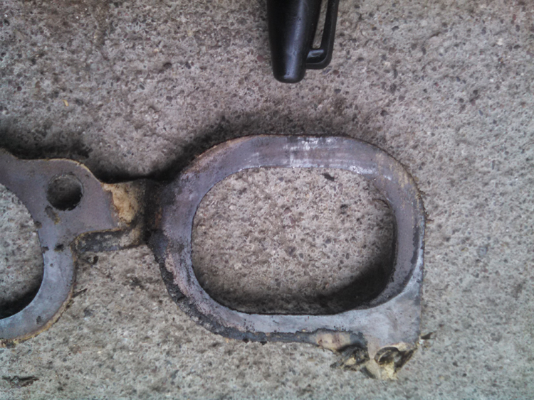 Backside if cylinder no. 1 gasket