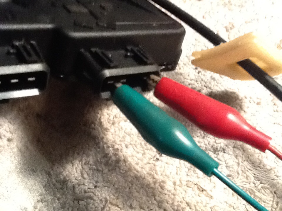 Notice green connector contacts both studs