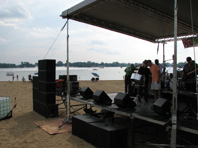 Pontiac lake Hydroplane races. "Quake on the Lake".