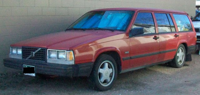 Driver's side view. (No, that is just an odd reflection on the front fender... not a big dent)
