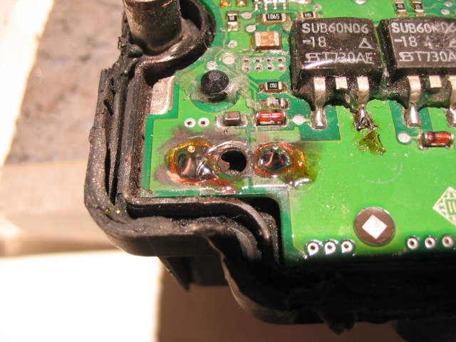 Next I wiped it down with ethanol, tinned the bare copper board, then resoldered both joints, forming a pyramid with a much wider base compared to before.<br /><br />The final step (not shown here) is to remove the solder flux using ethanol to clean up the joint.