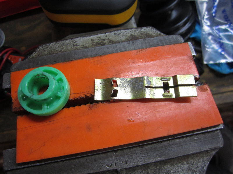 Front window regulator limit stop plate