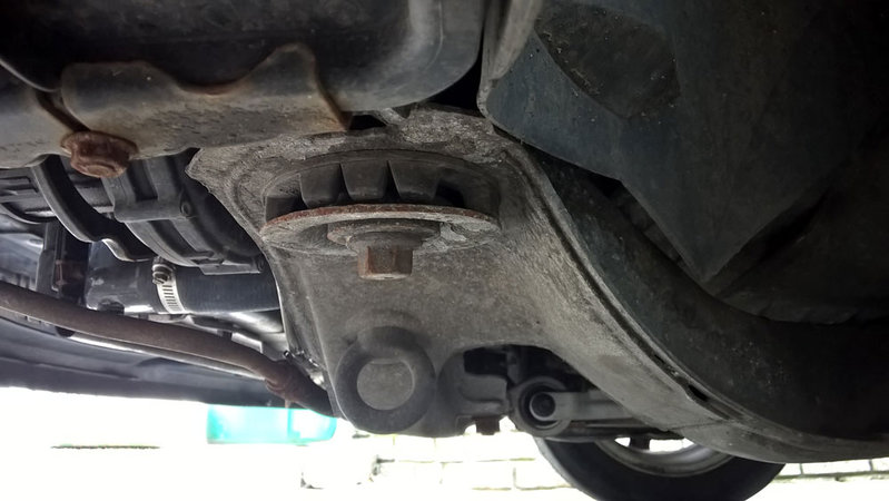 s70_subframe_bushing_L.jpg