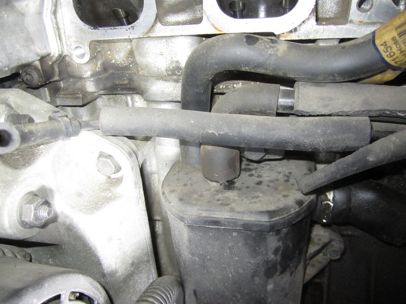 Top of PCV oil trap - no clamps