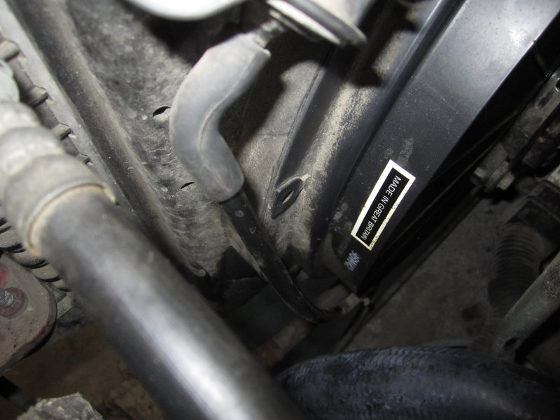 Pipe from valve runs down side of LHS radiator