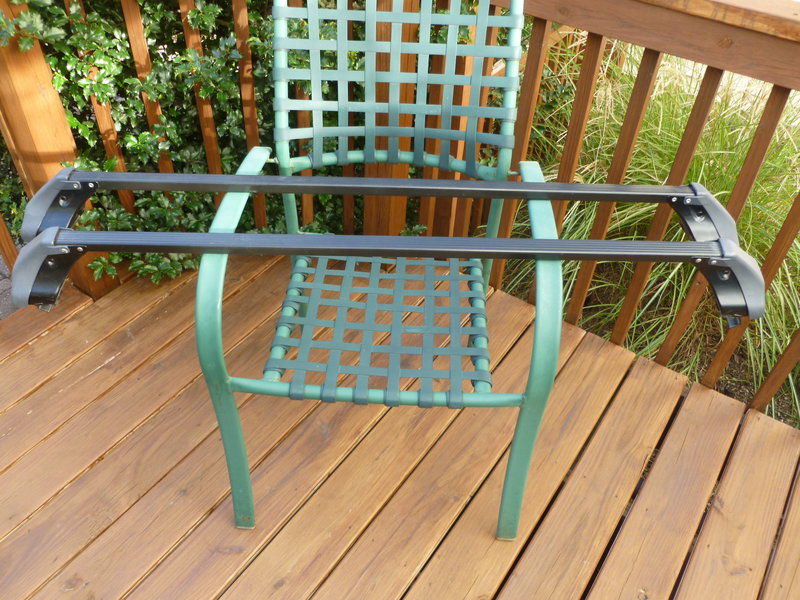 Akai Receiver - Volvo S70 Load Bars - Short Thule Bars 014.JPG