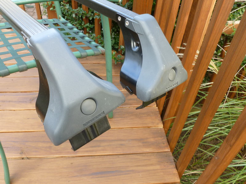 Akai Receiver - Volvo S70 Load Bars - Short Thule Bars 015.JPG