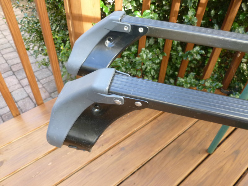 Akai Receiver - Volvo S70 Load Bars - Short Thule Bars 016.JPG